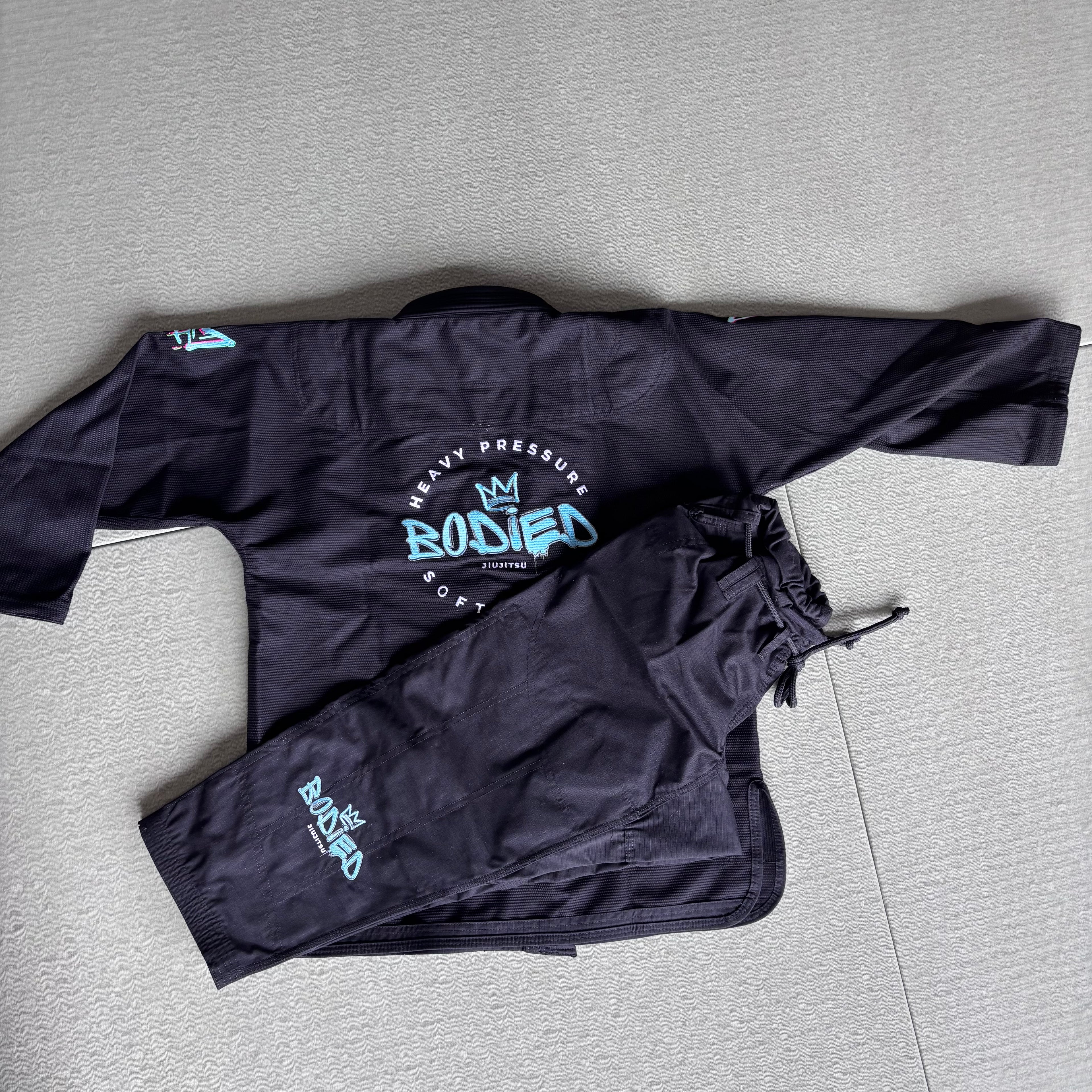 Bodied x Mão Fightwear Gi